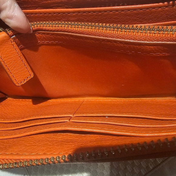Tory Burch Zip around wallet Enamel Medallion Logo Orange Pebbled leather EUC - Picture 8 of 16